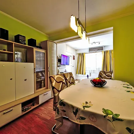 Apartamento Fruk-5 By Interhome